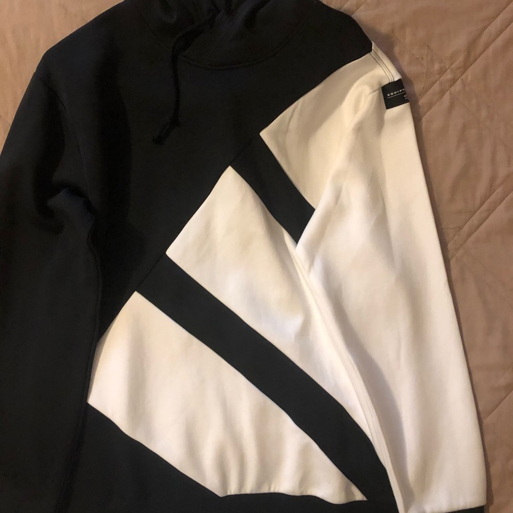 Men’s Adidas Sweatshirt New w/o tags